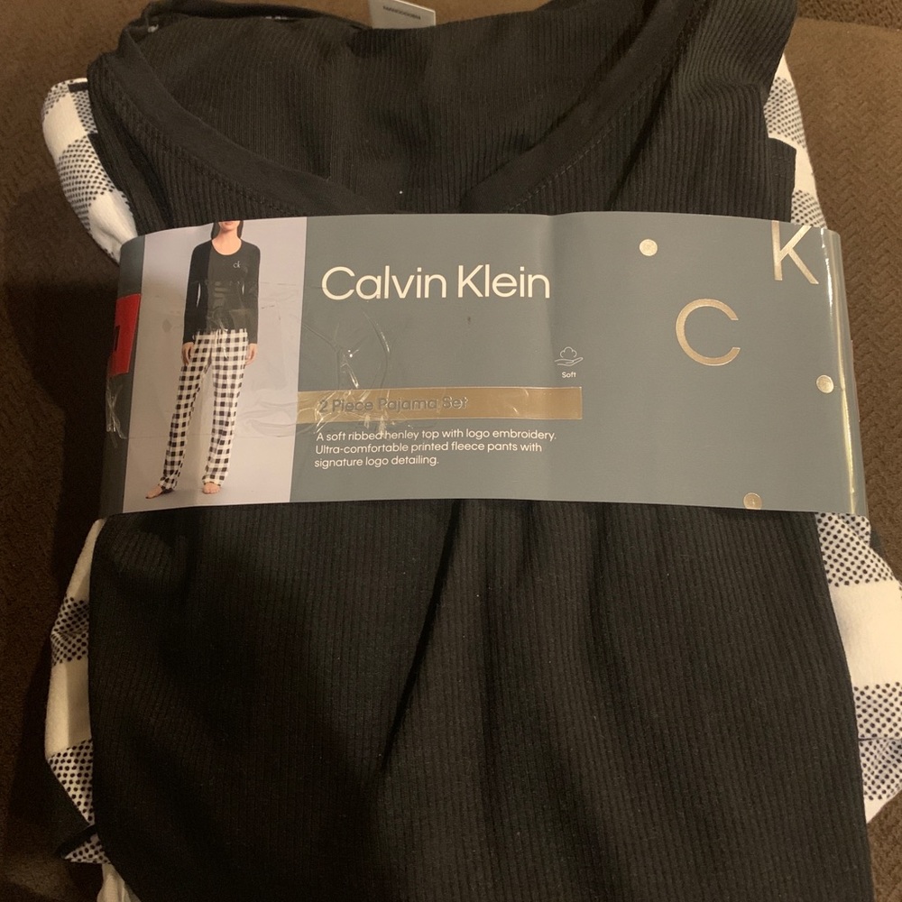 Calvin Klein Ladies' Fleece PJ Set Comfort Fit Long Sleeve Size M-L